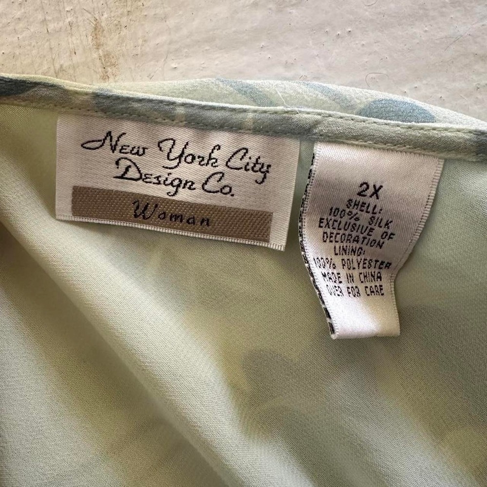 New york city design Co Green floral silk blouse - Picture 2 of 3